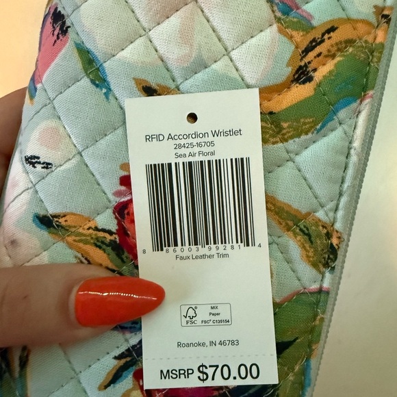 NWT Vera Bradley wallet - Picture 8 of 8